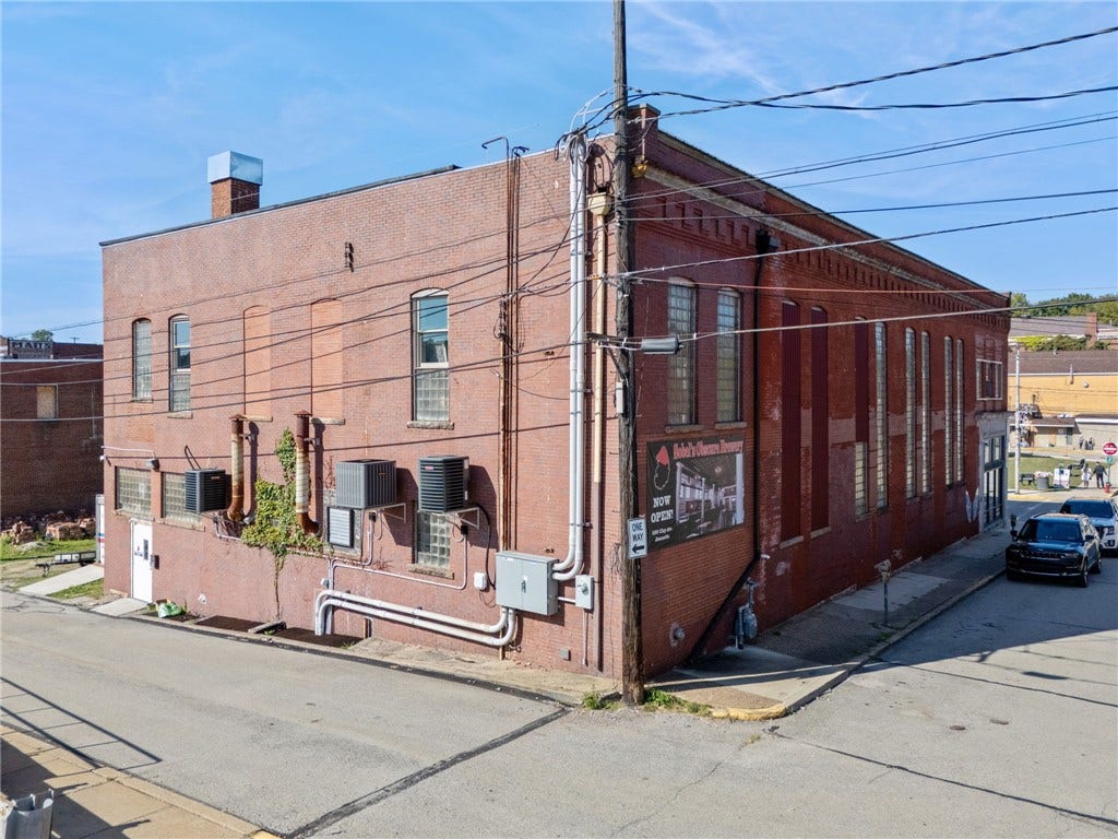 500 Clay Ave, Jeannette, PA 15644