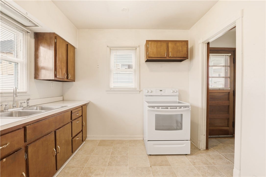 214 S Sycamore St, Mount Pleasant, PA 15666