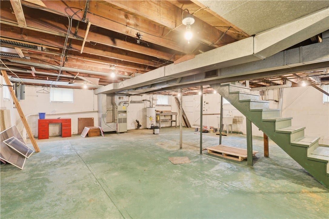 214 S Sycamore St, Mount Pleasant, PA 15666