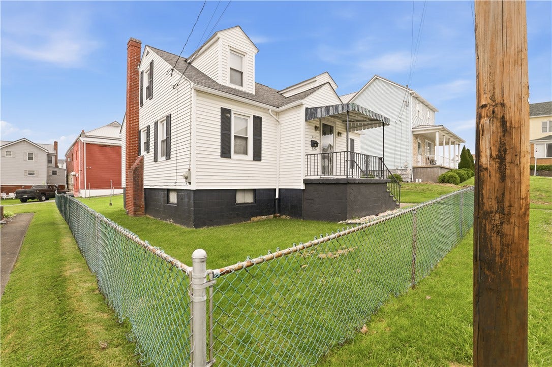 214 S Sycamore St, Mount Pleasant, PA 15666