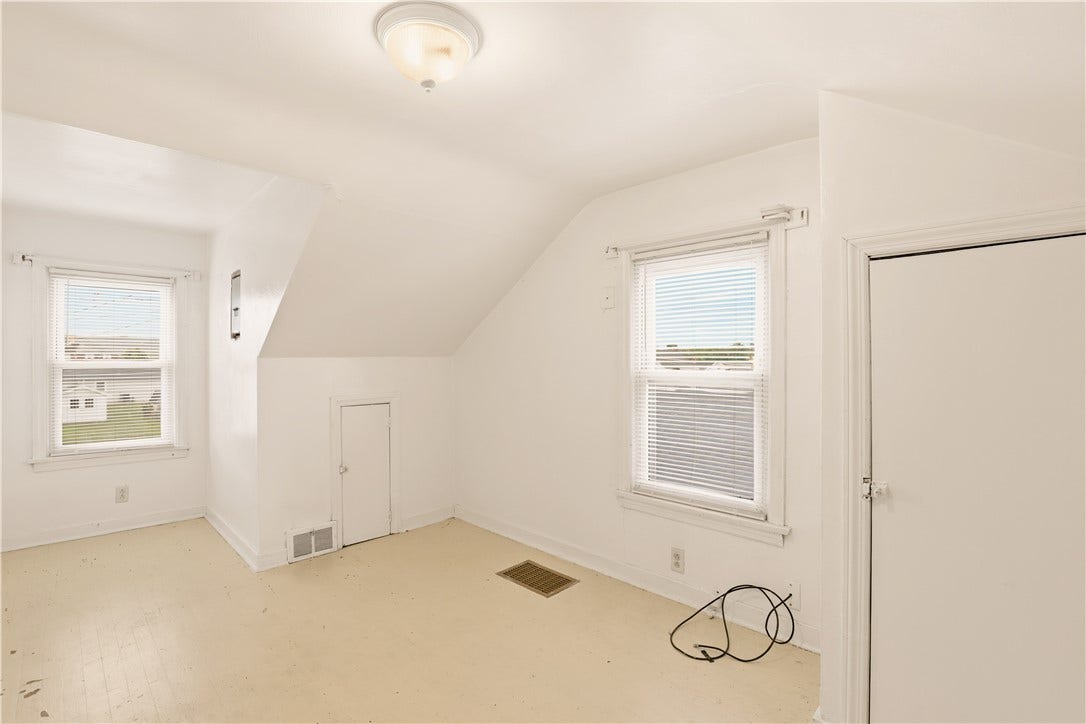 214 S Sycamore St, Mount Pleasant, PA 15666