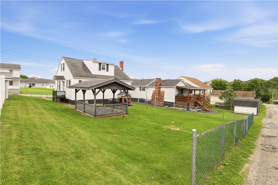 214 S Sycamore St, Mount Pleasant, PA 15666