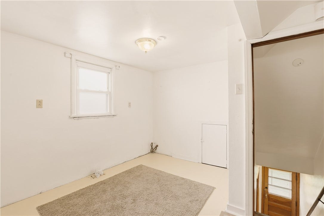 214 S Sycamore St, Mount Pleasant, PA 15666