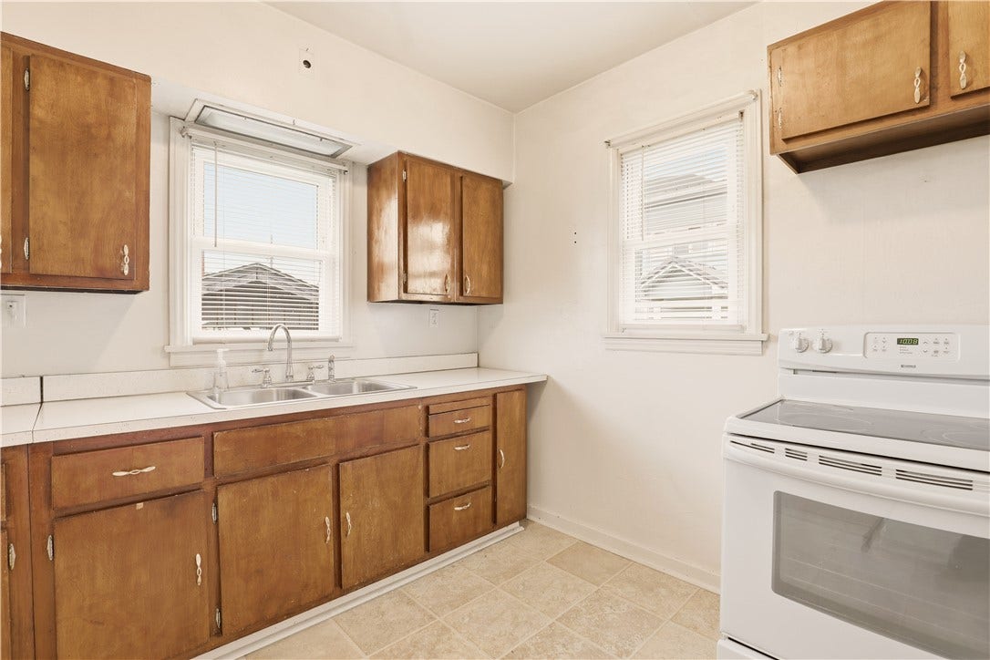 214 S Sycamore St, Mount Pleasant, PA 15666