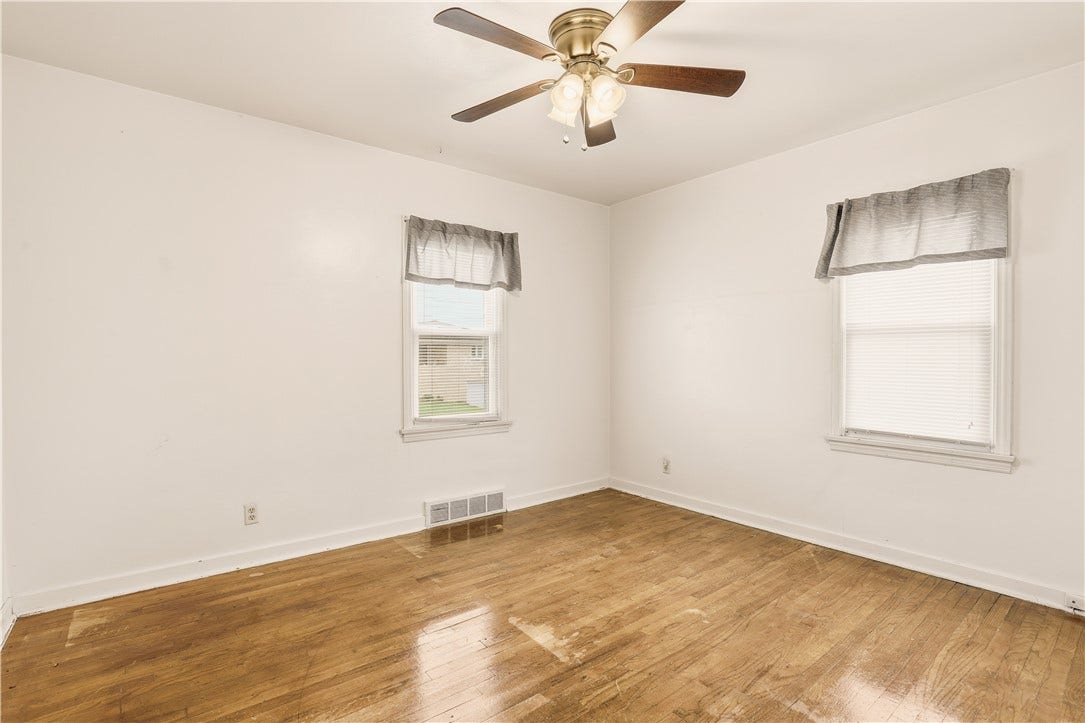 214 S Sycamore St, Mount Pleasant, PA 15666
