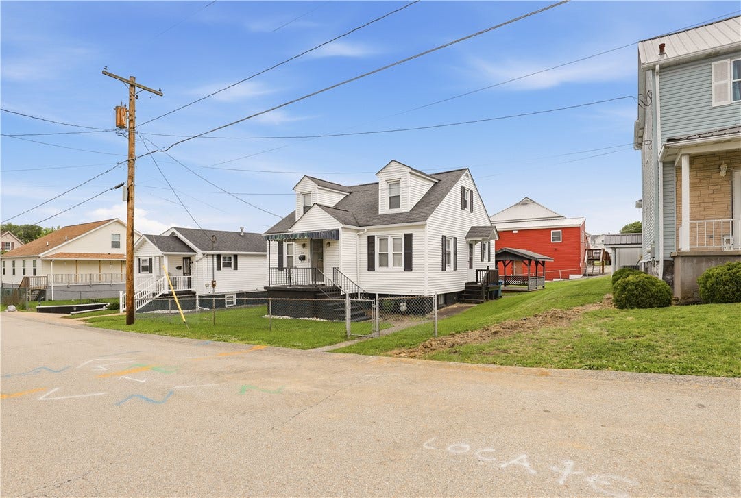 214 S Sycamore St, Mount Pleasant, PA 15666