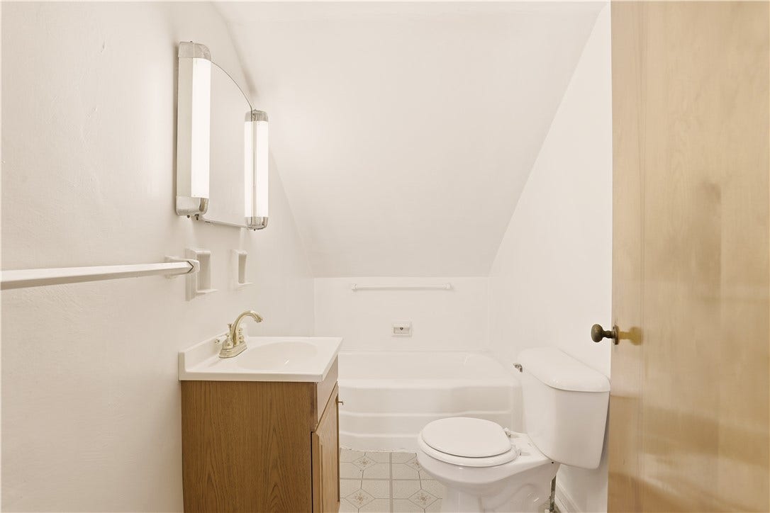 214 S Sycamore St, Mount Pleasant, PA 15666