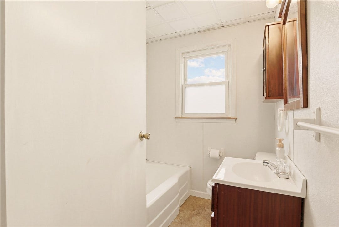 214 S Sycamore St, Mount Pleasant, PA 15666
