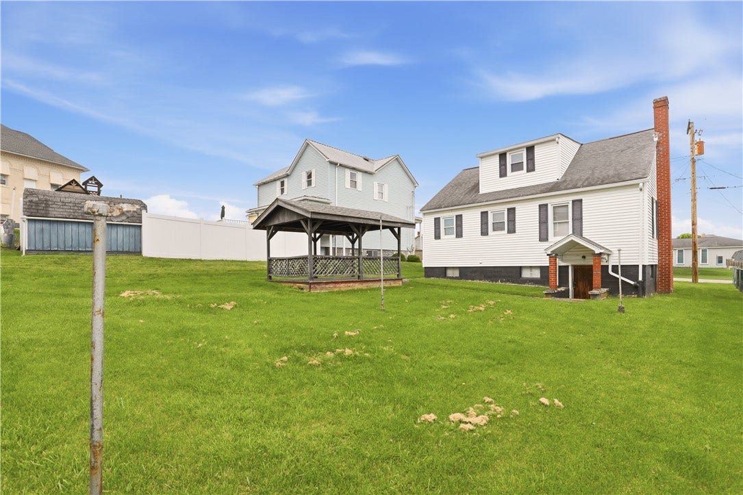 214 S Sycamore St, Mount Pleasant, PA 15666