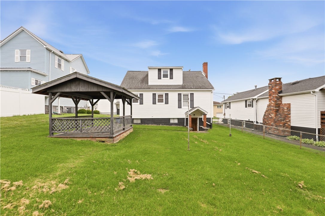 214 S Sycamore St, Mount Pleasant, PA 15666