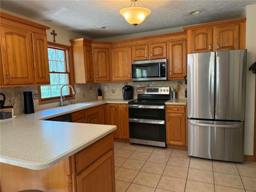 1040 CROSS CREEK DRIVE, Uniontown, PA 15401