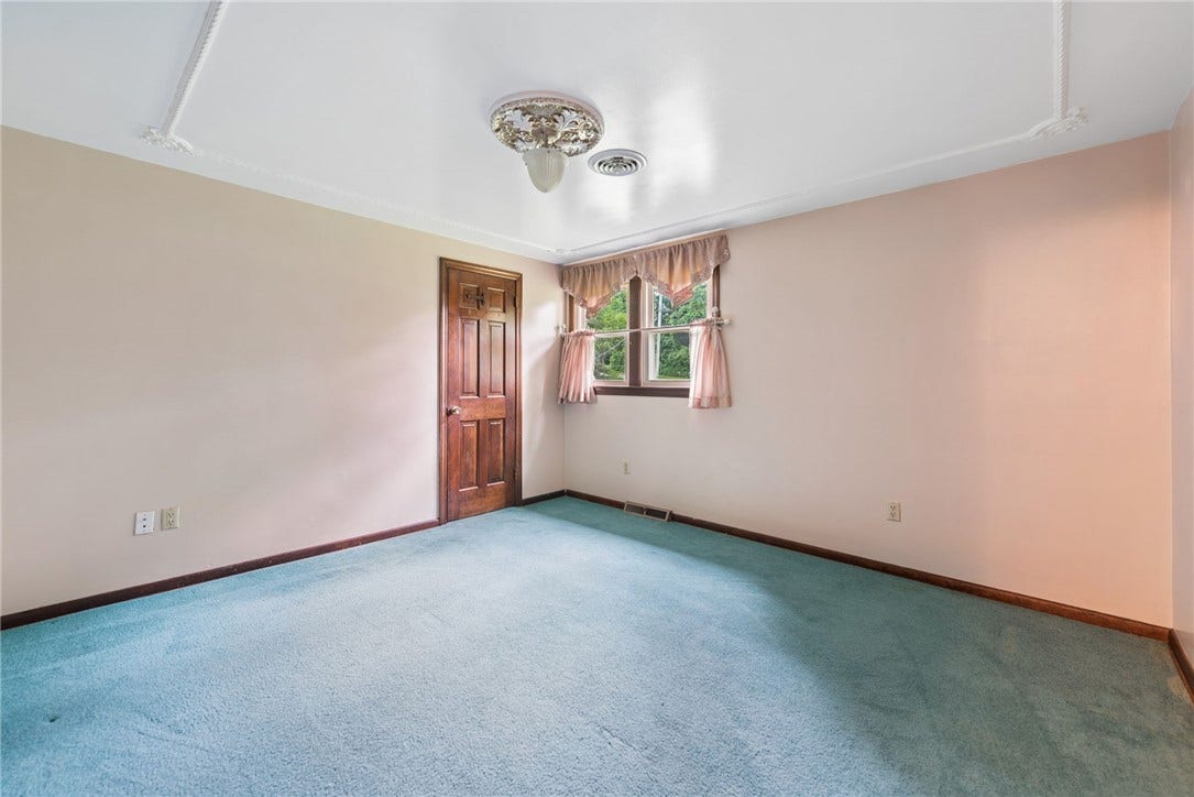 22 Buzzardtown Rd, Irwin, PA 15642