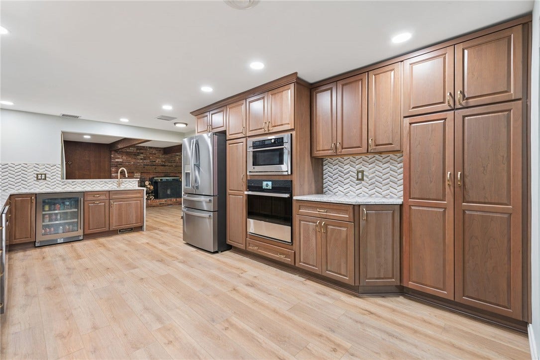 22 Buzzardtown Rd, Irwin, PA 15642