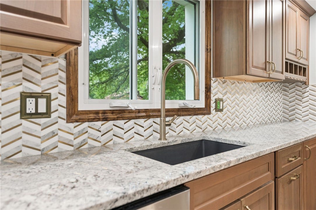 22 Buzzardtown Rd, Irwin, PA 15642