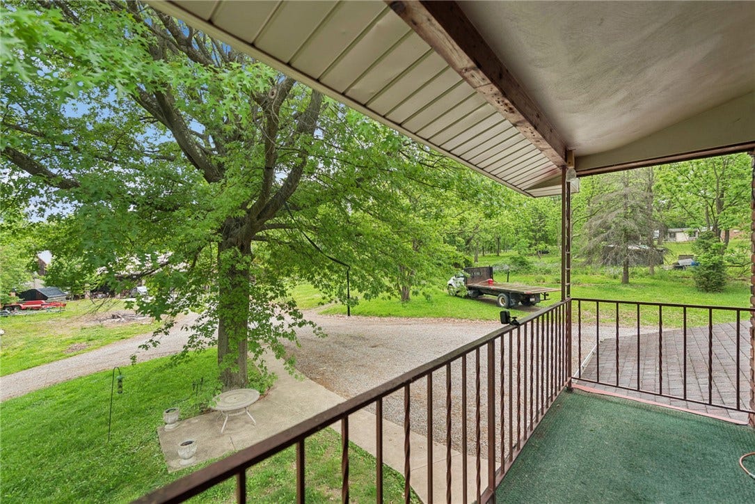 22 Buzzardtown Rd, Irwin, PA 15642