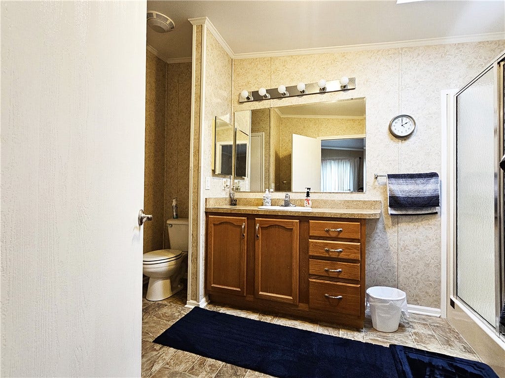 612 Primrose Ln, Mount Pleasant, PA 15666