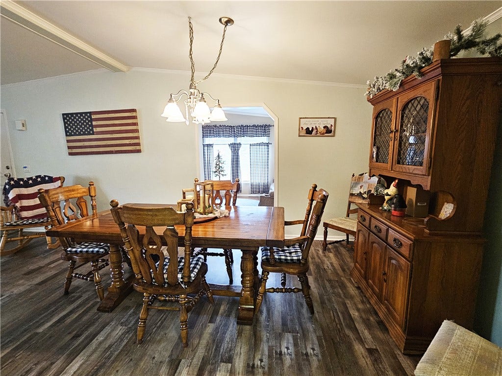 612 Primrose Ln, Mount Pleasant, PA 15666