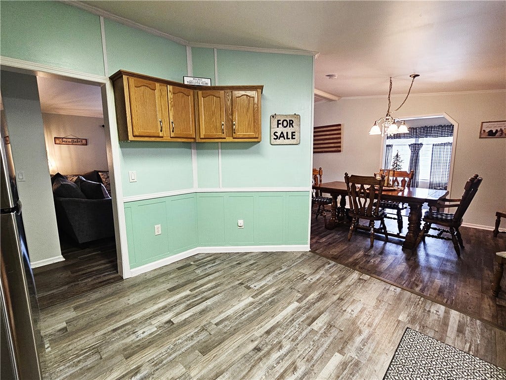 612 Primrose Ln, Mount Pleasant, PA 15666