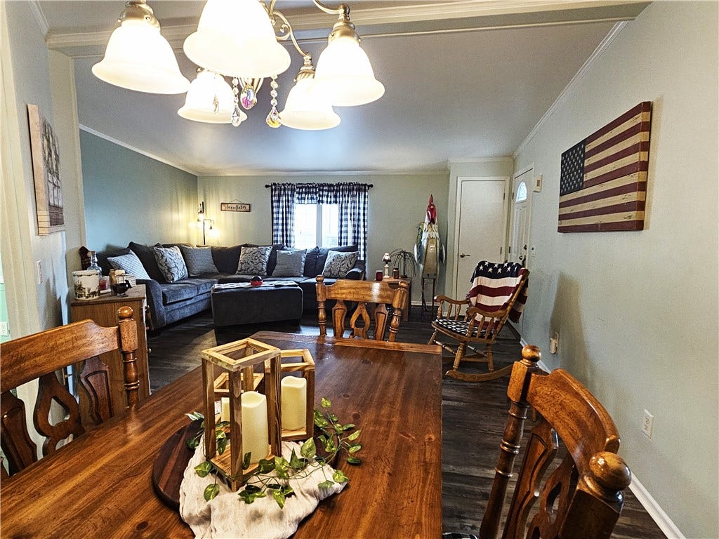 612 Primrose Ln, Mount Pleasant, PA 15666