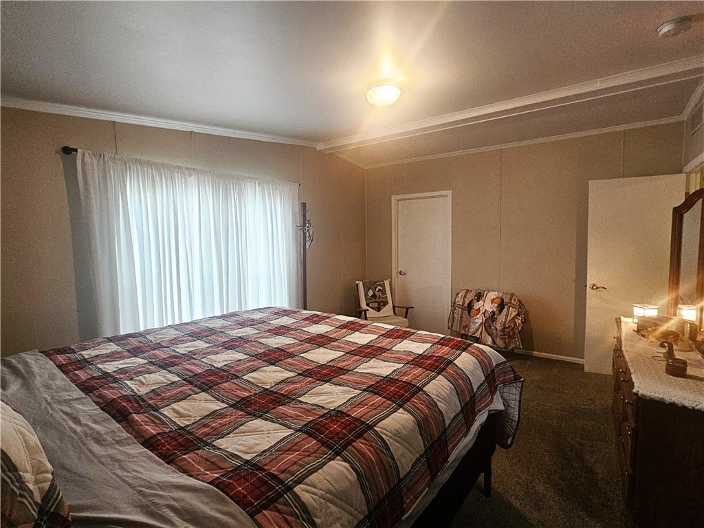 612 Primrose Ln, Mount Pleasant, PA 15666