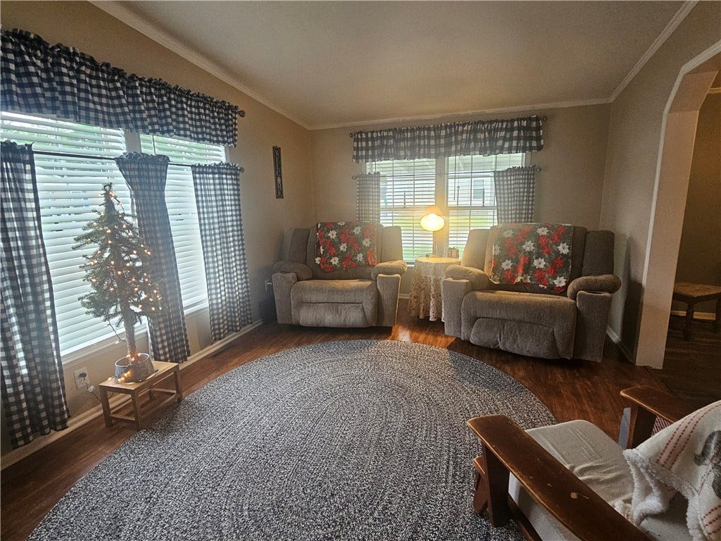 612 Primrose Ln, Mount Pleasant, PA 15666