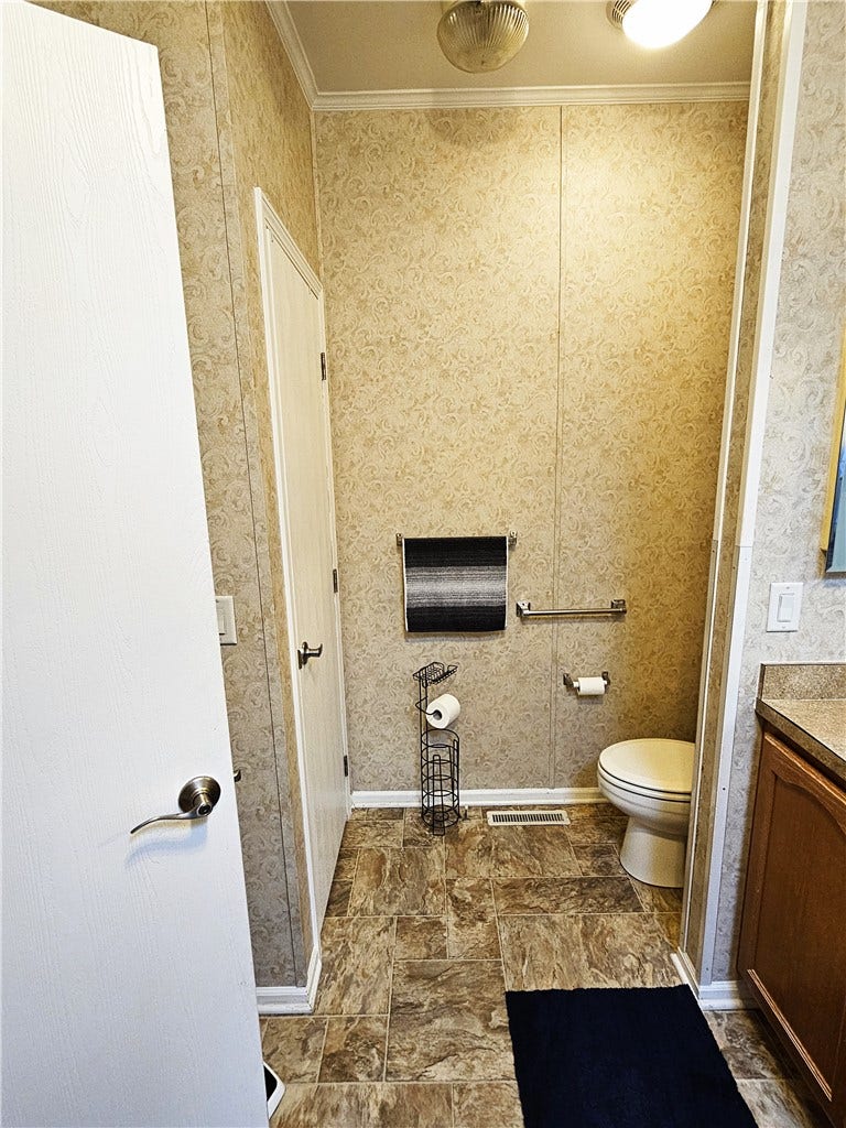 612 Primrose Ln, Mount Pleasant, PA 15666