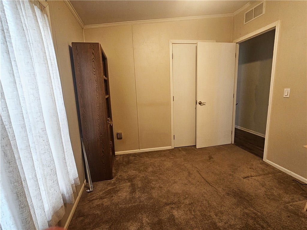 612 Primrose Ln, Mount Pleasant, PA 15666