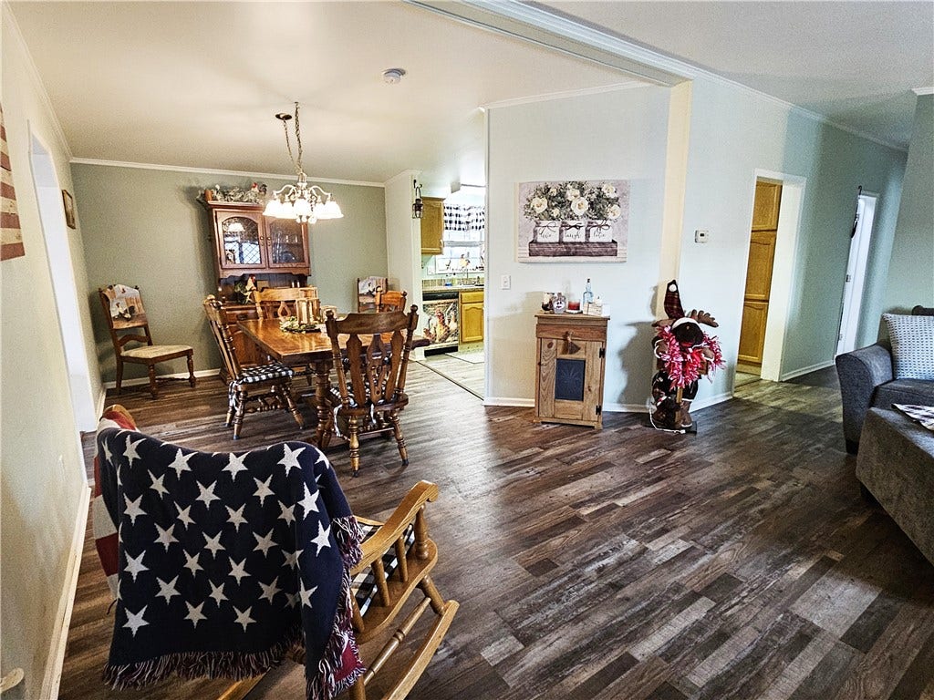 612 Primrose Ln, Mount Pleasant, PA 15666