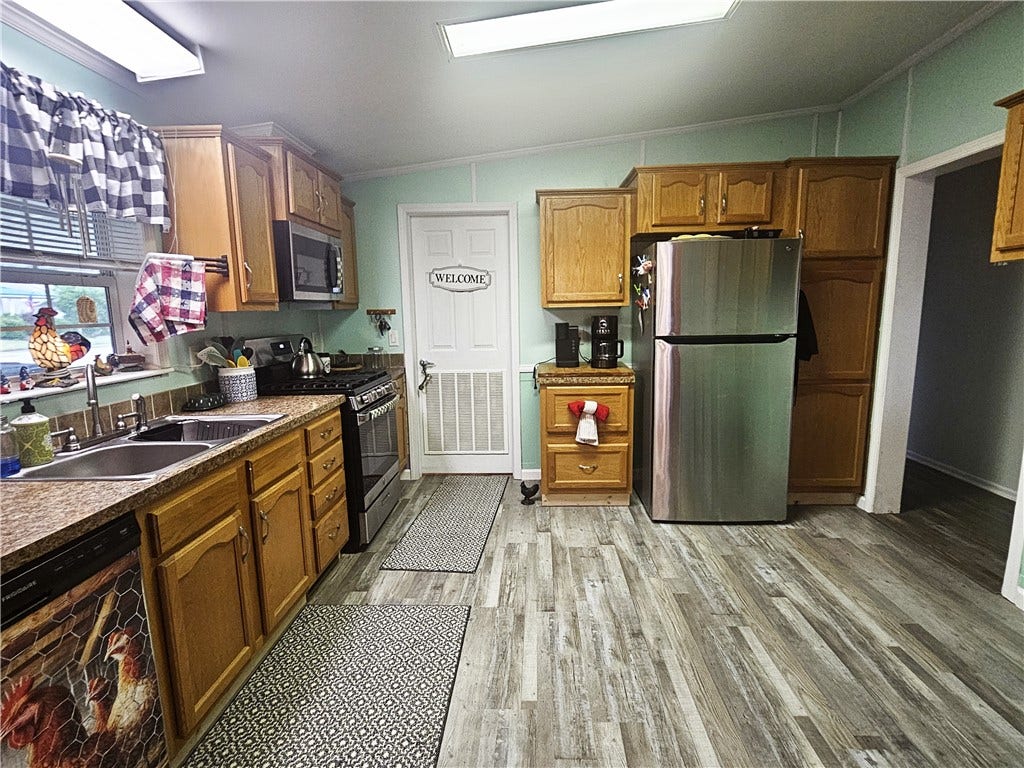 612 Primrose Ln, Mount Pleasant, PA 15666