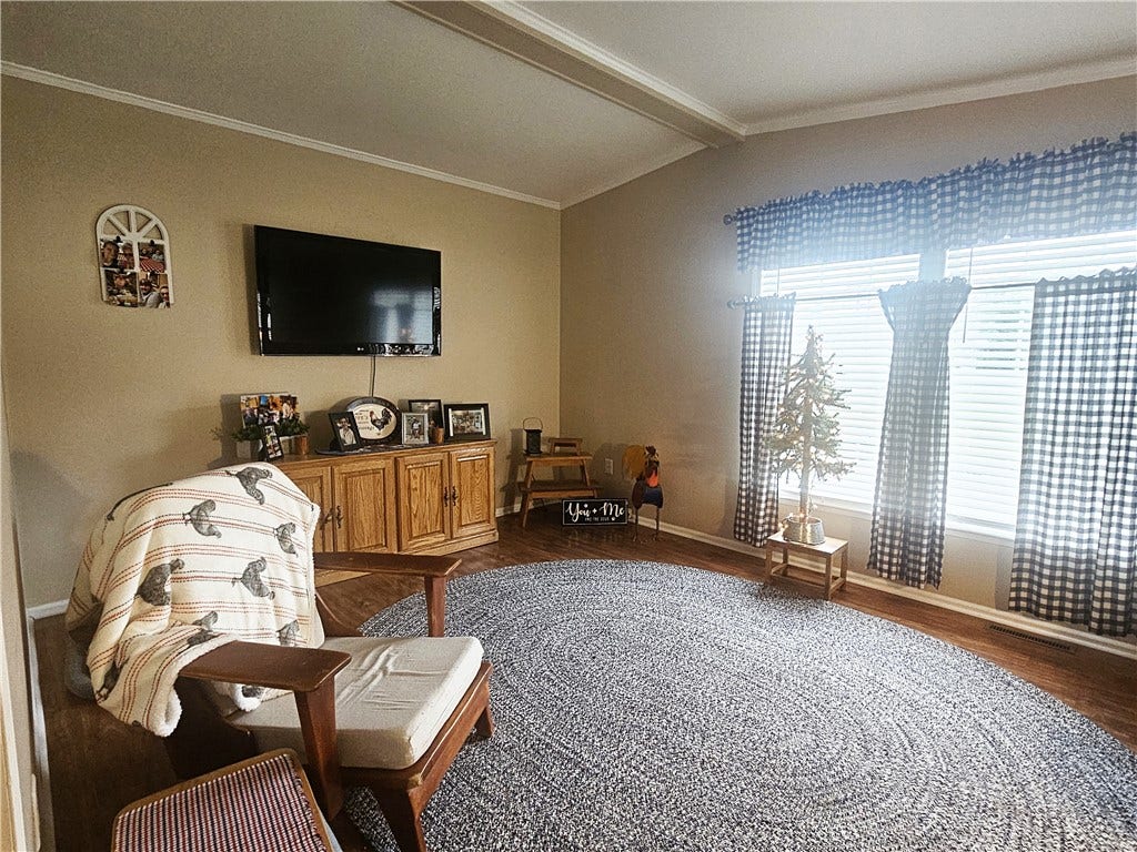 612 Primrose Ln, Mount Pleasant, PA 15666