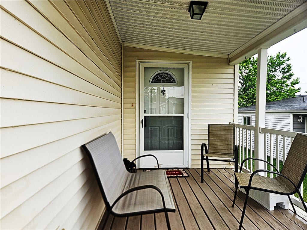 612 Primrose Ln, Mount Pleasant, PA 15666