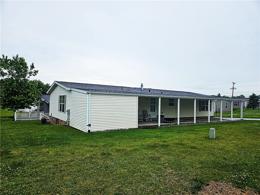 612 Primrose Ln, Mount Pleasant, PA 15666
