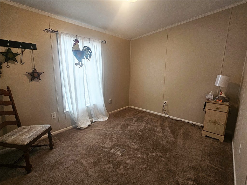 612 Primrose Ln, Mount Pleasant, PA 15666