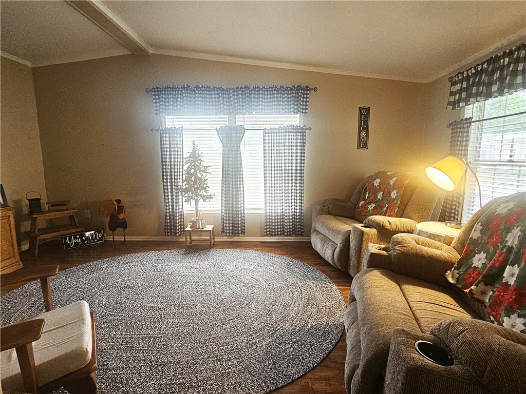612 Primrose Ln, Mount Pleasant, PA 15666