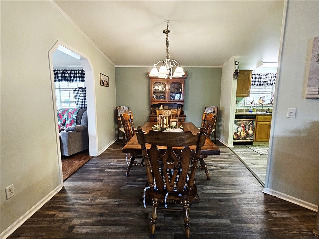 612 Primrose Ln, Mount Pleasant, PA 15666
