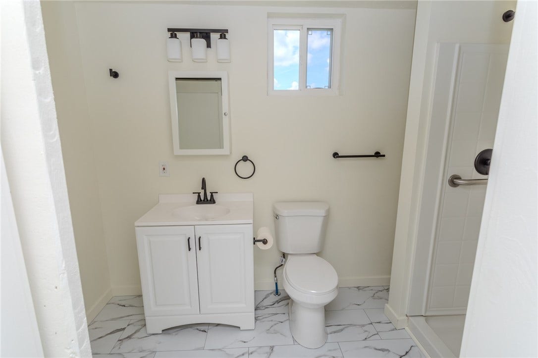 Main level bath