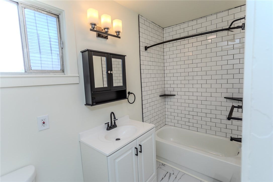 Upper level bath