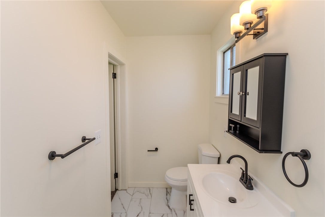 Upper level bath