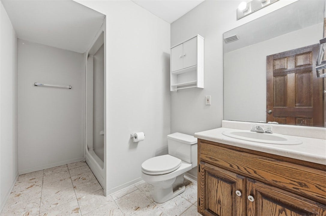 Lower level full bath