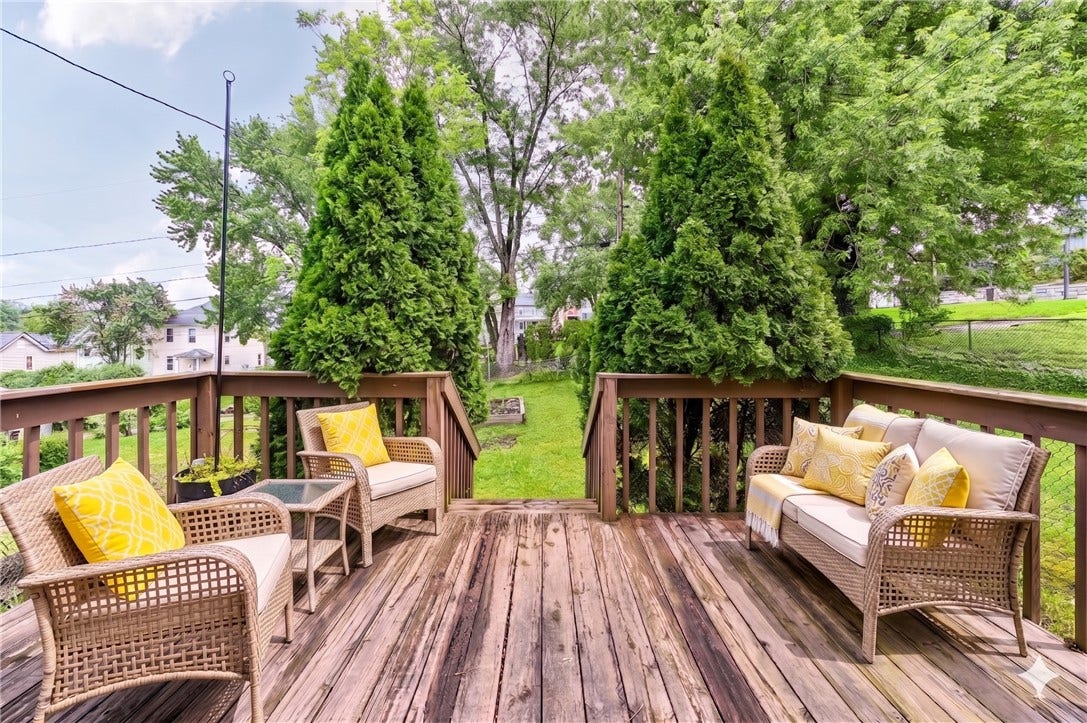 STAGED DECK AS YOU WALK OUT FROM THE KTICHEN BACK DOOR