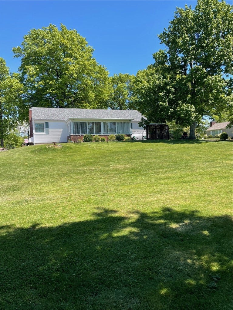 736 Melvin Dr, Greensburg, PA 15601