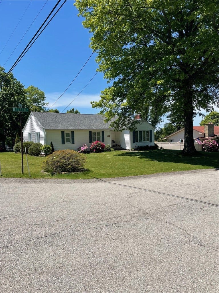 736 Melvin Dr, Greensburg, PA 15601