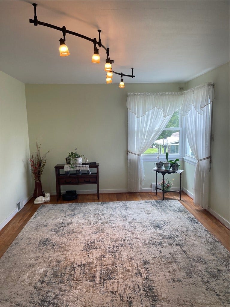 736 Melvin Dr, Greensburg, PA 15601