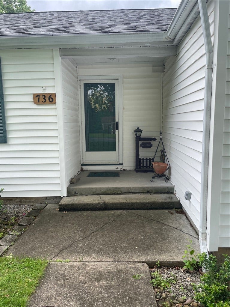 736 Melvin Dr, Greensburg, PA 15601