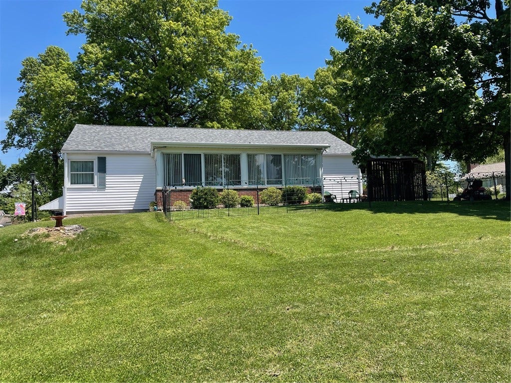 736 Melvin Dr, Greensburg, PA 15601