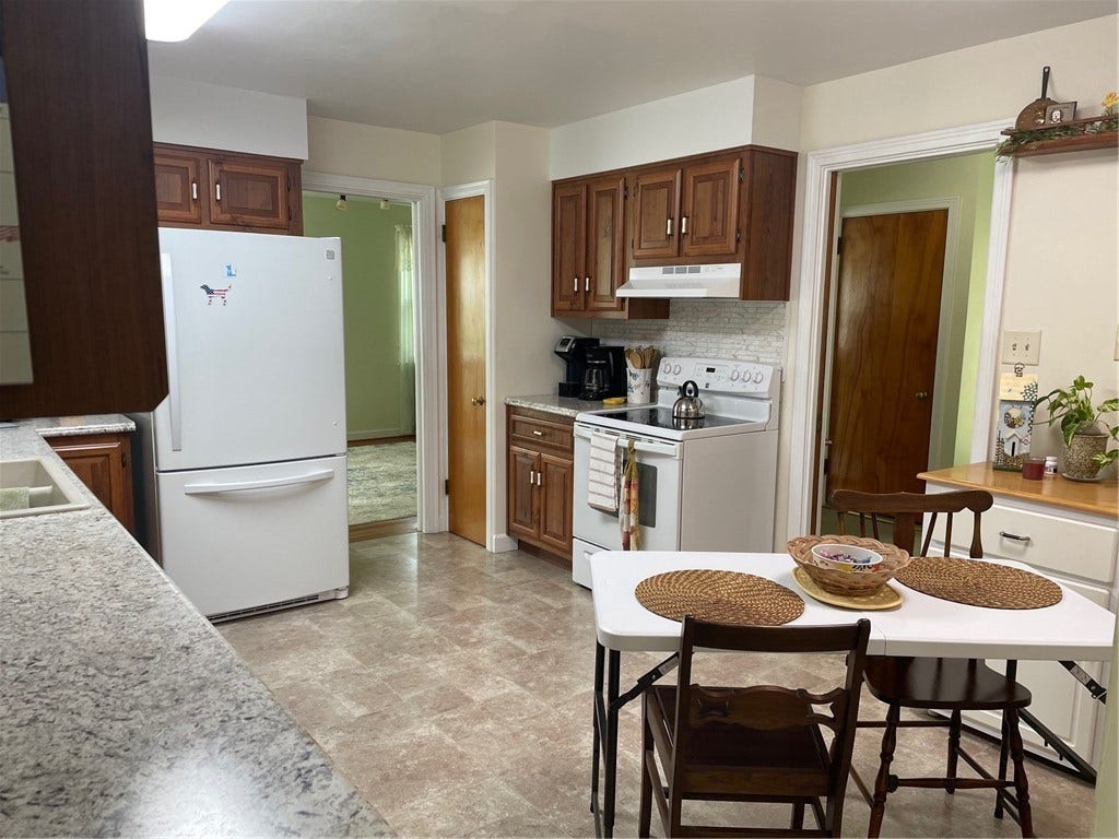 736 Melvin Dr, Greensburg, PA 15601