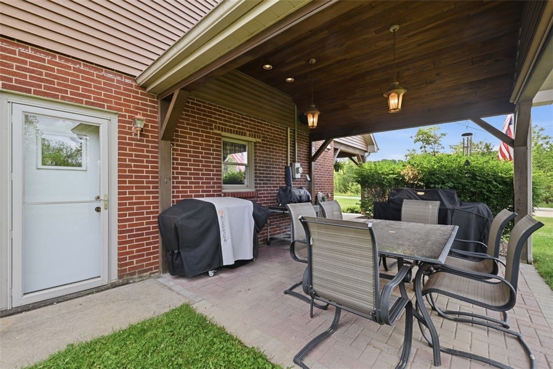 699 Brinkerton Rd, Greensburg, PA 15601