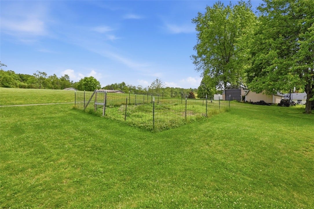 699 Brinkerton Rd, Greensburg, PA 15601
