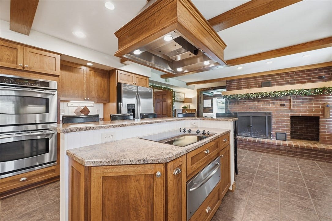 699 Brinkerton Rd, Greensburg, PA 15601