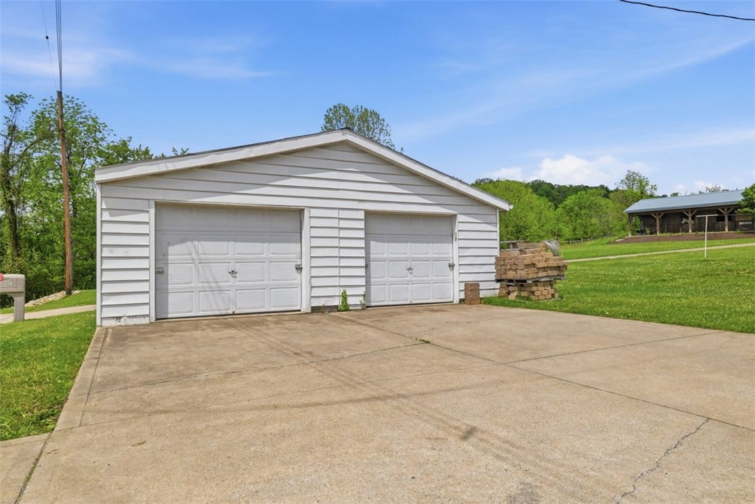 699 Brinkerton Rd, Greensburg, PA 15601